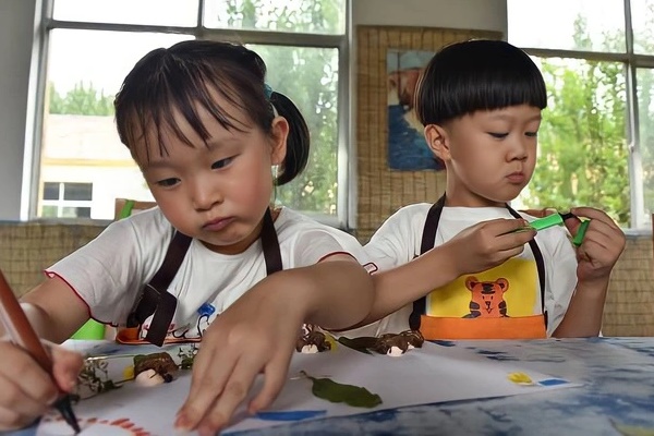 Bà mẹ chất vấn nhà trường khi phát hiện duy nhất con trai không được ăn bánh, lời giải thích khiến chị phải xin lỗi-4