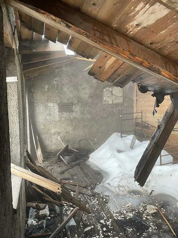 Ngôi nhà chẳng ai dám di dời: Hàng thế kỷ không có hàng xóm, đường lên không dành cho người yếu tim-2