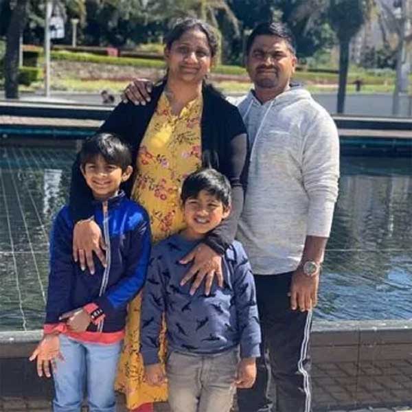 Bố lùi ô tô không quan sát, con gái 21 tháng tuổi chết thương tâm-3