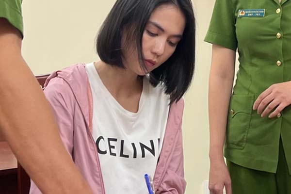 Thầy dạy lái xe cho Ngọc Trinh: Mua mô tô sang không có số khung, số máy-2