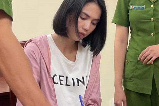 Chuyển hồ sơ vụ người mẫu Ngọc Trinh sang TAND TP Hồ Chí Minh để xét xử