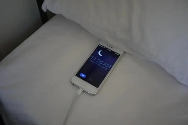 Nữ sinh lớp 5 tử vong khi sạc pin điện thoại-1