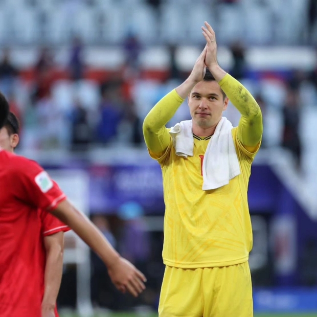 Thủ môn Bùi Tiến Dũng tán dương Nguyễn Filip mặc cho thủ thành đội tuyển Việt Nam đang bị người đại diện của Đặng Văn Lâm chê mạnh-3