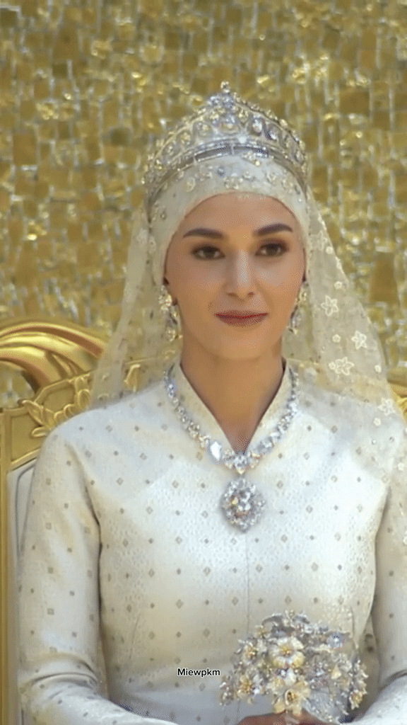 Hoàng tử tỷ đô Brunei thu hút 7 triệu người chỉ qua một ánh mắt nhìn vợ, đám cưới xa hoa tựa cổ tích lọt top tìm kiếm-4