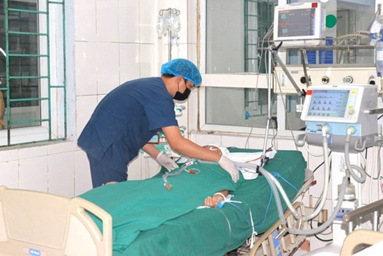 Học sinh lớp 9 bị đánh hội đồng đến chấn thương sọ não