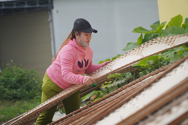 Chỉ ngồi nhà làm thứ bánh này, có người kiếm cả triệu đồng/ ngày-2