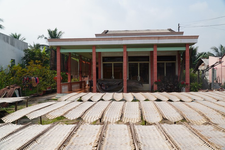 Chỉ ngồi nhà làm thứ bánh này, có người kiếm cả triệu đồng/ ngày-3