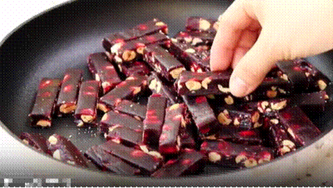 Bỏ qua kẹo nougat đi, hãy làm kẹo lạc theo biến tấu mới cho Tết này: Hương vị chua ngọt, thơm ngon vô cùng!-10