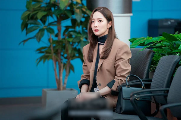 Phát hiện chiếc phong bì trong ngăn kéo bàn làm việc của chồng, vừa mở ra tôi liền ly hôn-1