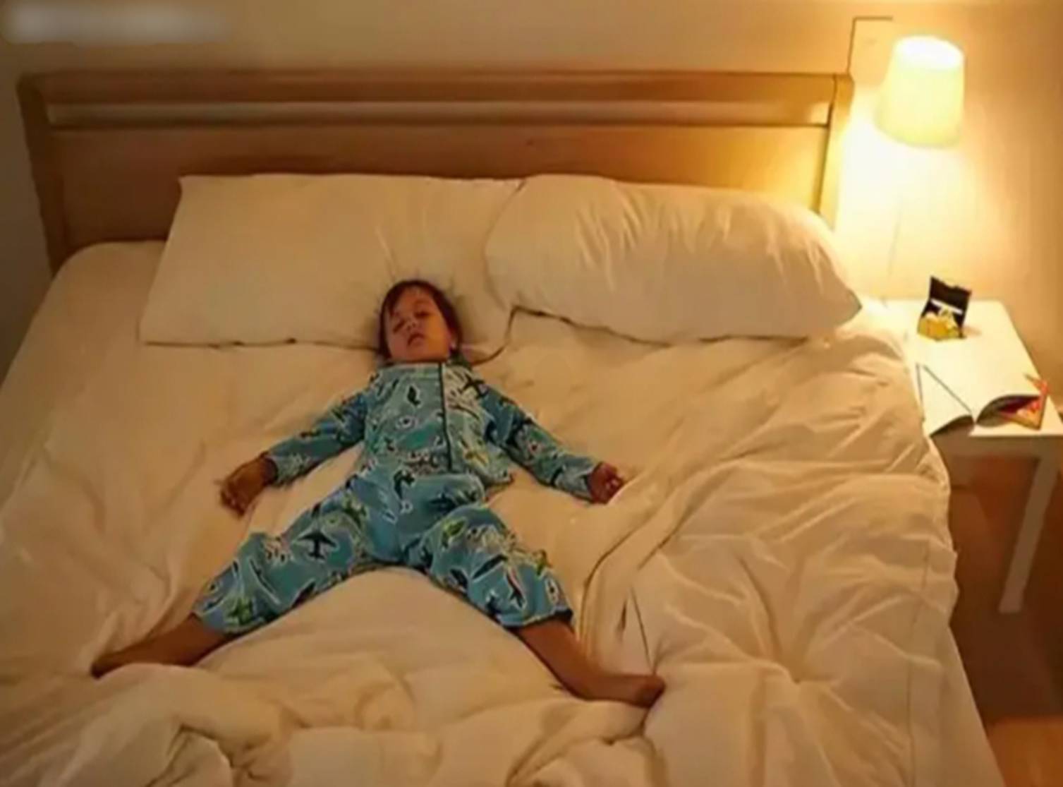 Nghiên cứu tâm lý phát hiện: Những đứa trẻ thông minh thường ngủ tư thế này ngay từ nhỏ-1