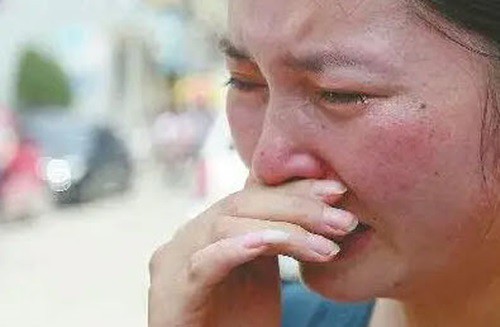 Bé gái 8 tháng tuổi bốc mùi lạ, lời nói của bác sĩ khiến mẹ bật khóc ân hận-2