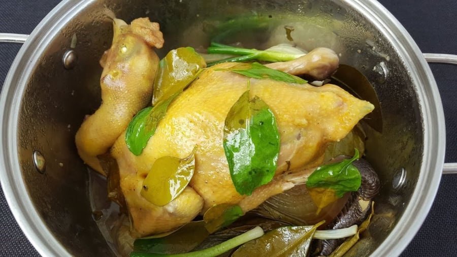 Luộc gà bằng nước lạnh ngon 1, thì luộc bằng cách này ngon 10: Vừa ngọt thịt, chặt không lo vỡ nát-1