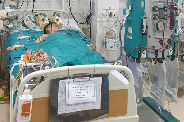 Hai trẻ nghi bị ngộ độc sau ăn bim bim hiện ra sao?-1