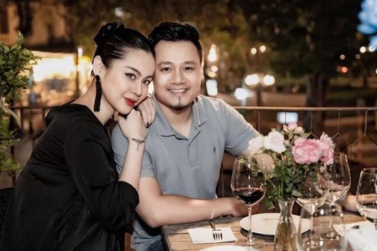Món quà bất ngờ của Nguyễn Đức Cường và hội bạn thân dành cho Vũ Hạnh Nguyên