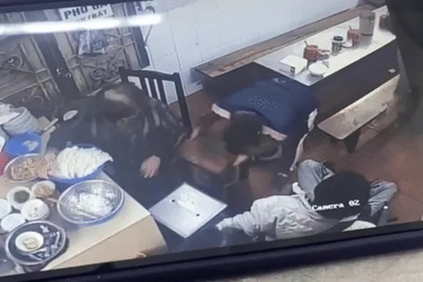 Lực lượng chức năng đang xác minh vụ tố bị đuổi khỏi quán vì ngồi xe lăn-1