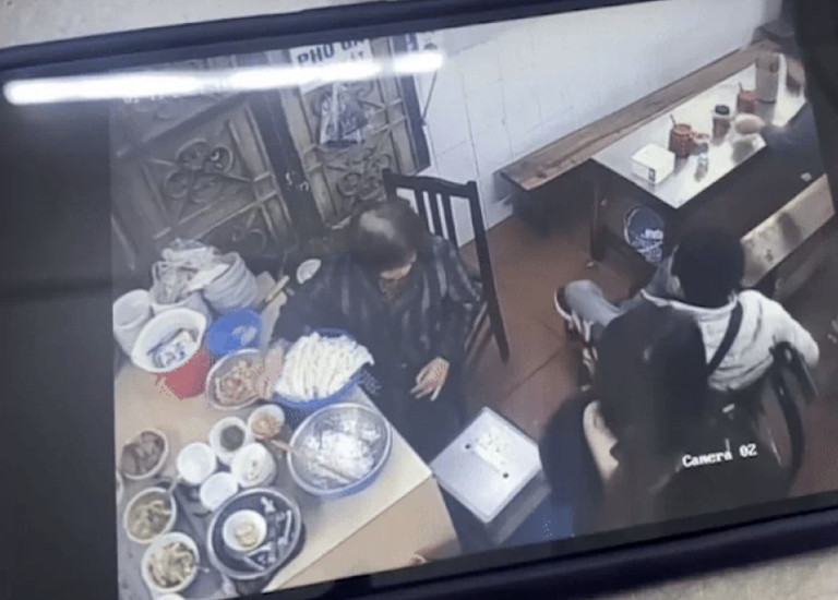 Chiếc camera không âm thanh đã khép lại vụ quán phở và khách đi xe lăn?-1