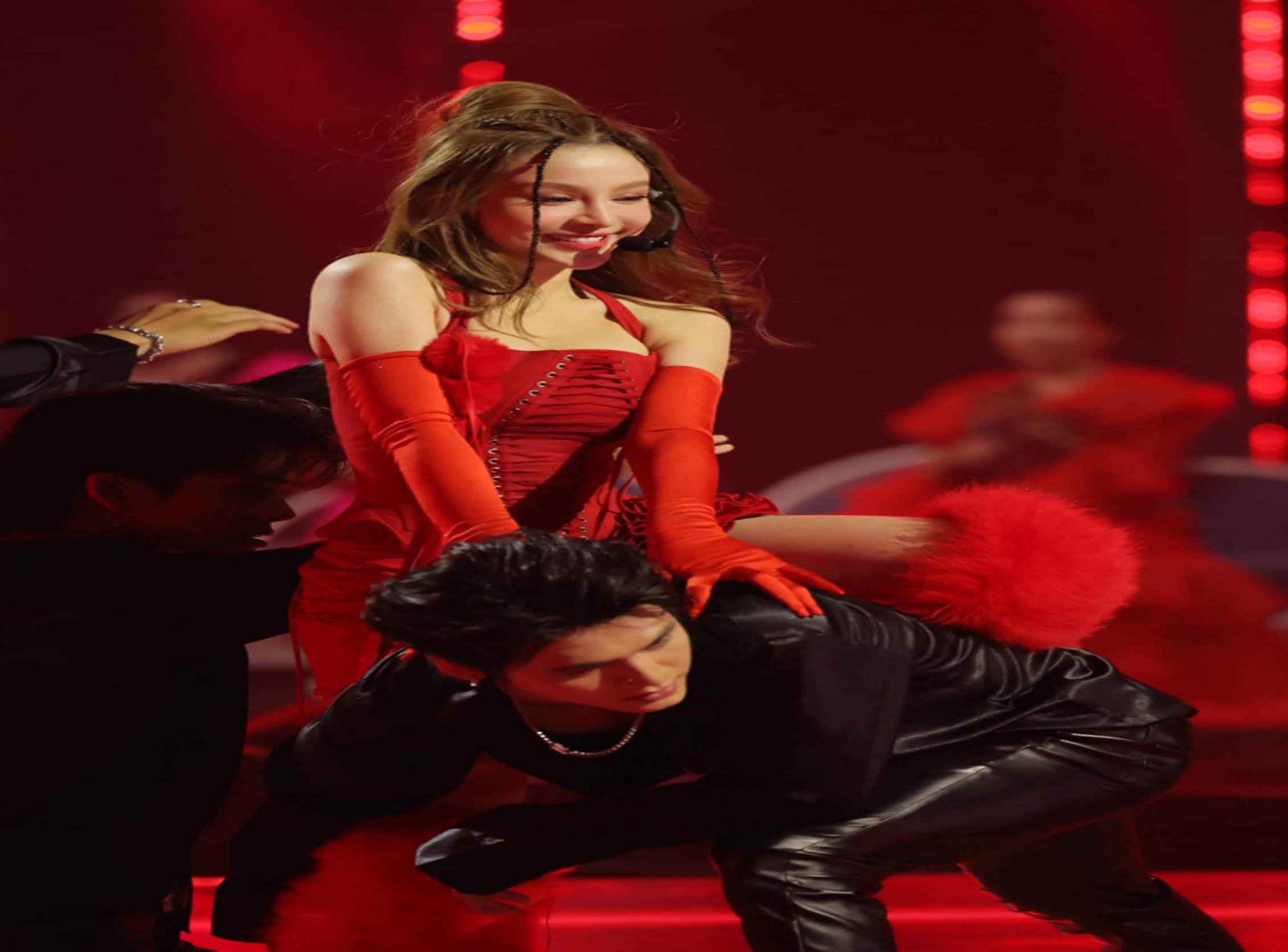 Vợ nhảy gợi cảm với vũ công nam, chồng đại gia của Huyền Baby dằn mặt thế này-3