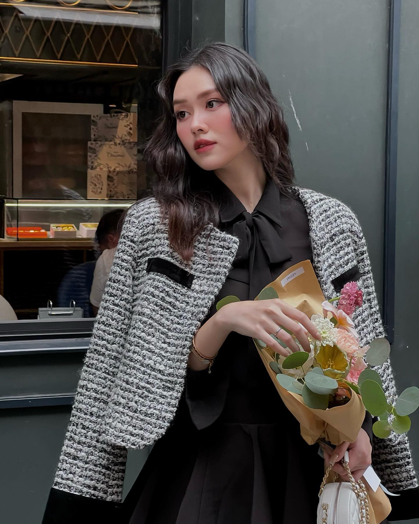 4 kiểu áo khoác sang chảnh mê hoặc hội nàng dâu hào môn Việt, bạn nên tham khảo để sắm Tết-2