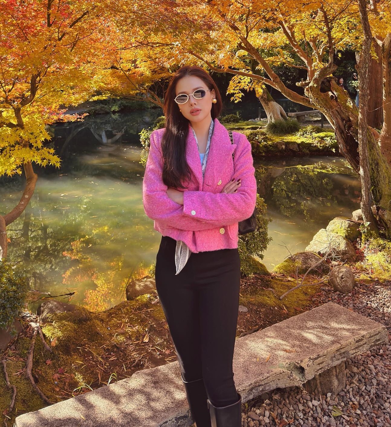 4 kiểu áo khoác sang chảnh mê hoặc hội nàng dâu hào môn Việt, bạn nên tham khảo để sắm Tết-3