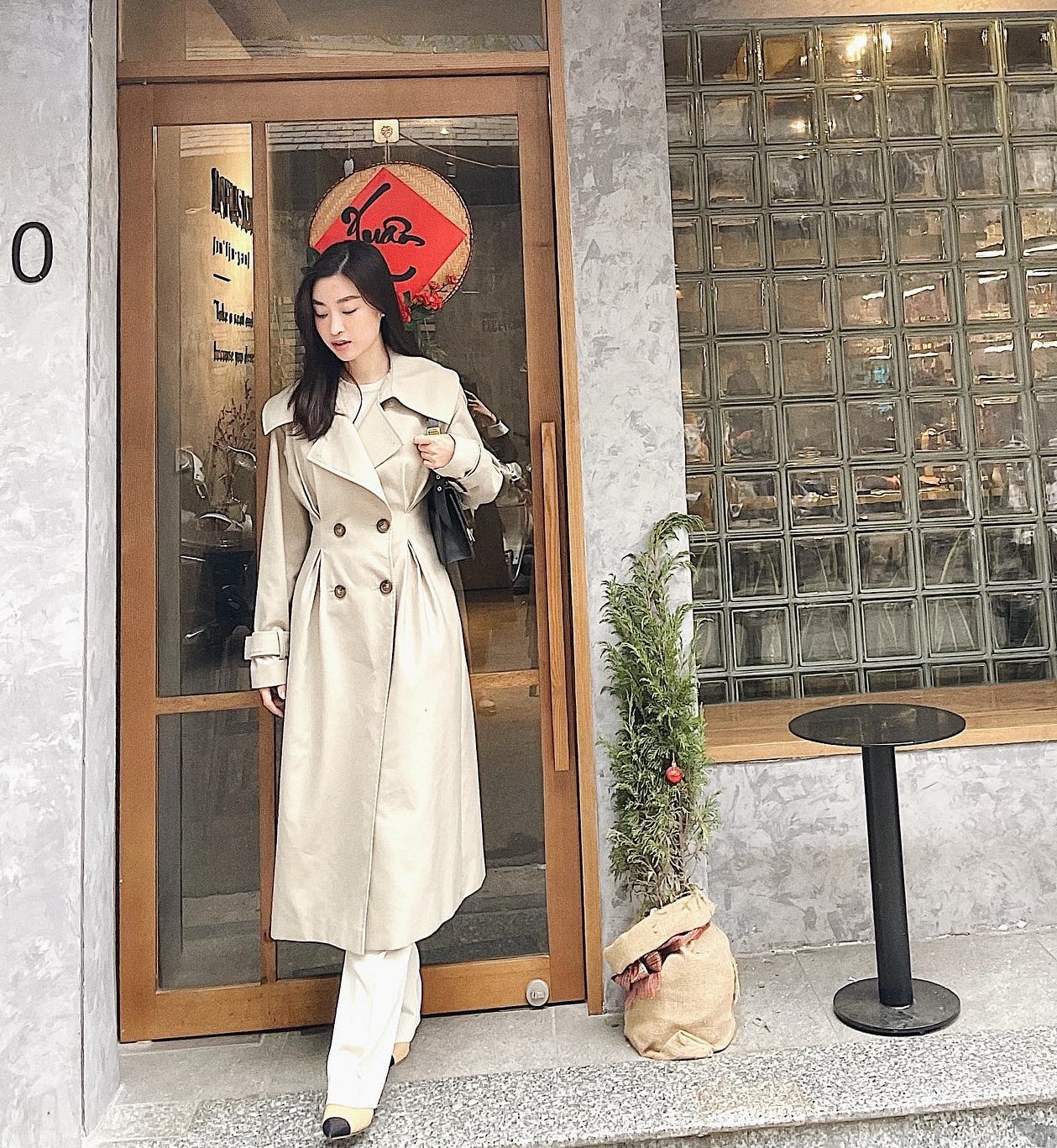 4 kiểu áo khoác sang chảnh mê hoặc hội nàng dâu hào môn Việt, bạn nên tham khảo để sắm Tết-6