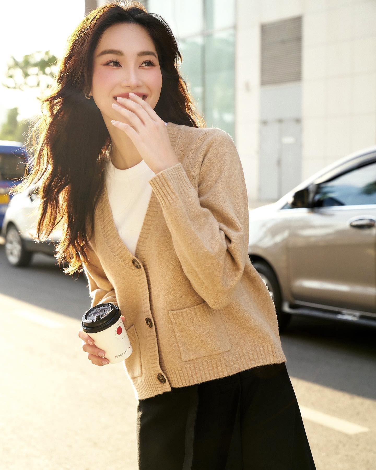 4 kiểu áo khoác sang chảnh mê hoặc hội nàng dâu hào môn Việt, bạn nên tham khảo để sắm Tết-10