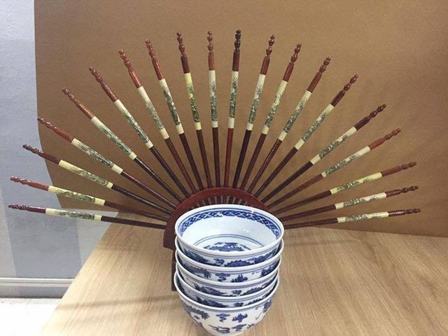 2 đồ vật đặt gần bát hương trên ban thờ, thấy đã nhiều nhưng không phải ai cũng biết tên gọi đúng-7