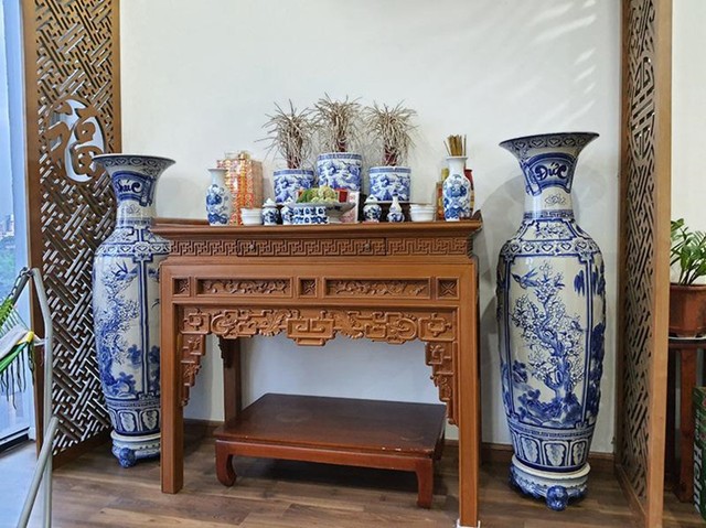 2 đồ vật đặt gần bát hương trên ban thờ, thấy đã nhiều nhưng không phải ai cũng biết tên gọi đúng-8