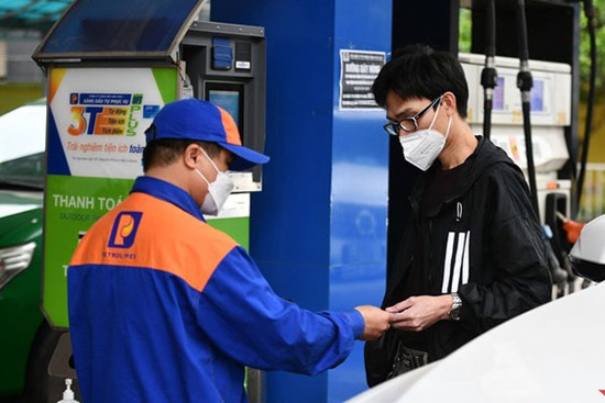 Giá xăng trong nước ngày mai có thể tăng lần 2 liên tiếp