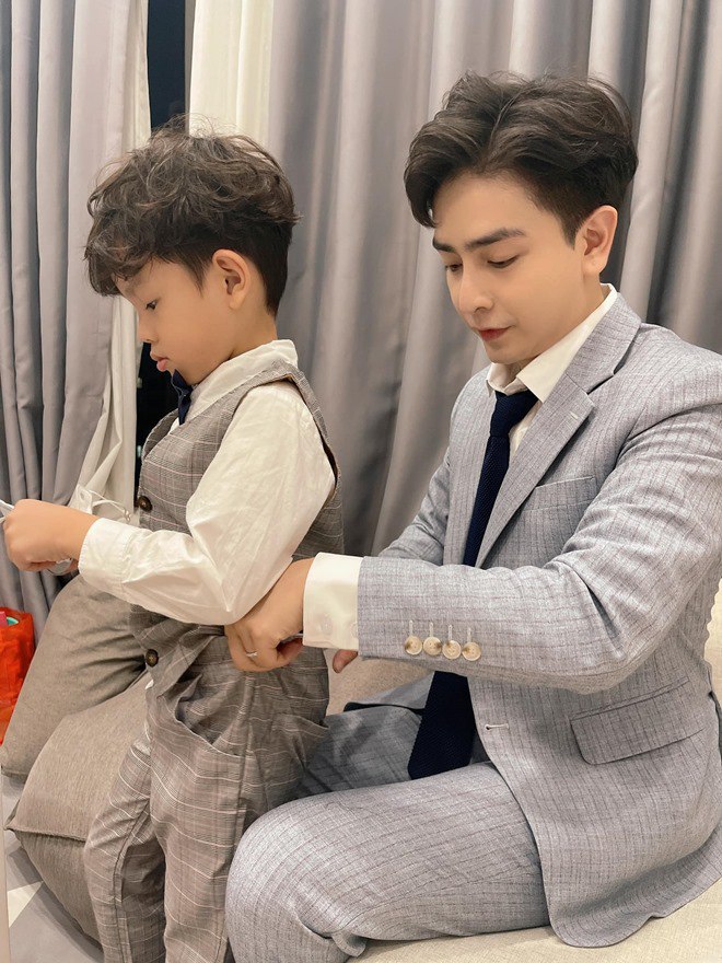 Từng vướng lùm xùm bênh chồng mới, không thương con, 4 năm sau, nữ ca sĩ chia sẻ 1 câu về chuyện dạy con mà được khen rối rít-2