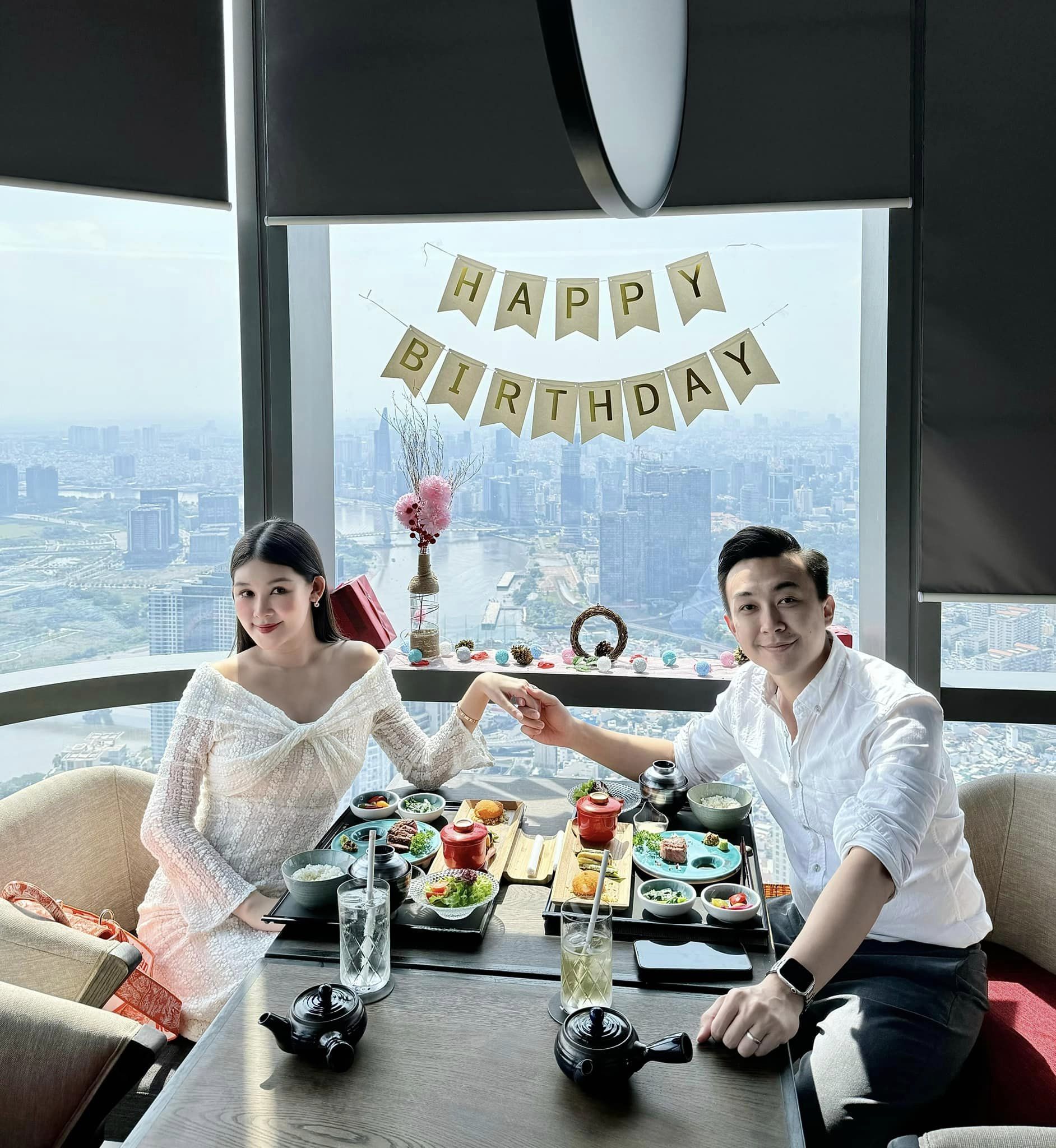 Hoa hậu Vbiz flex được chồng cưng chiều: Nhận cả căn nhà nhân dịp sinh nhật chỉ vì lý do này?-2