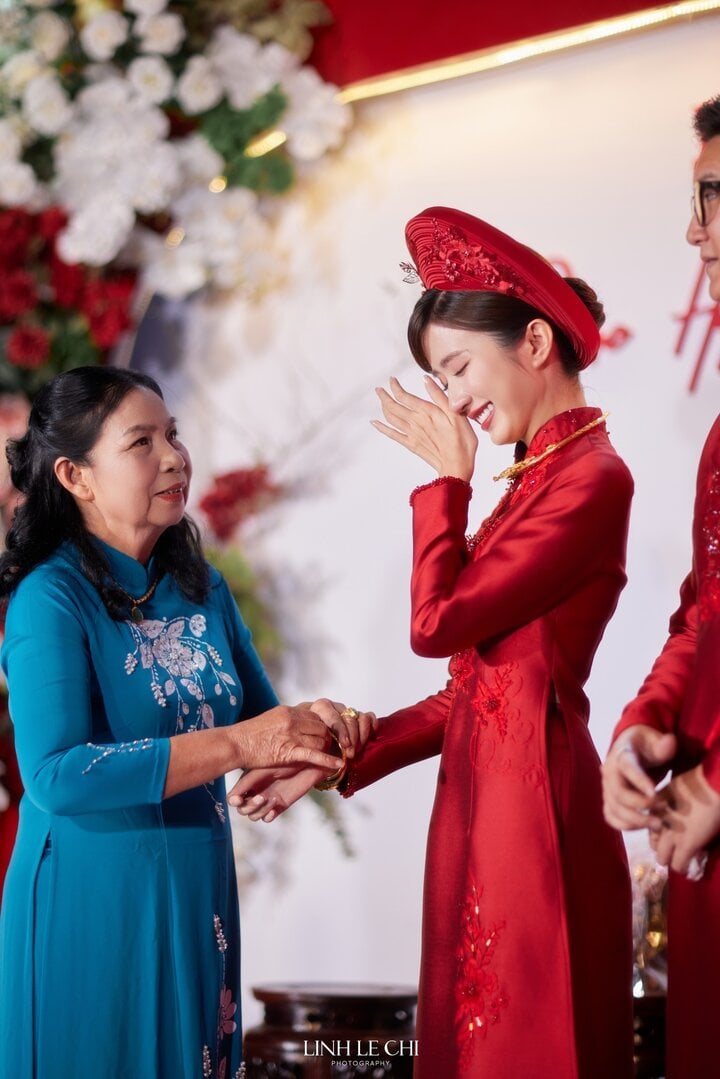 Diễn viên Thương ngày nắng về bật khóc vì hạnh phúc trong ngày ăn hỏi-5