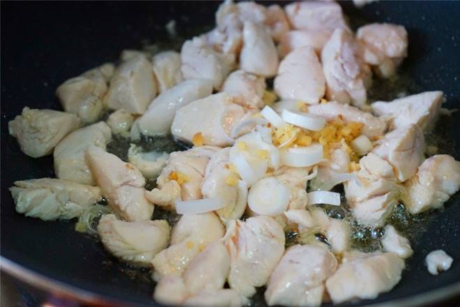 Thứ quả hay dùng để ăn sống giàu vitamin C, giá 25.000 đồng/kg, đem xào với thịt gà được món ngon không tưởng-5