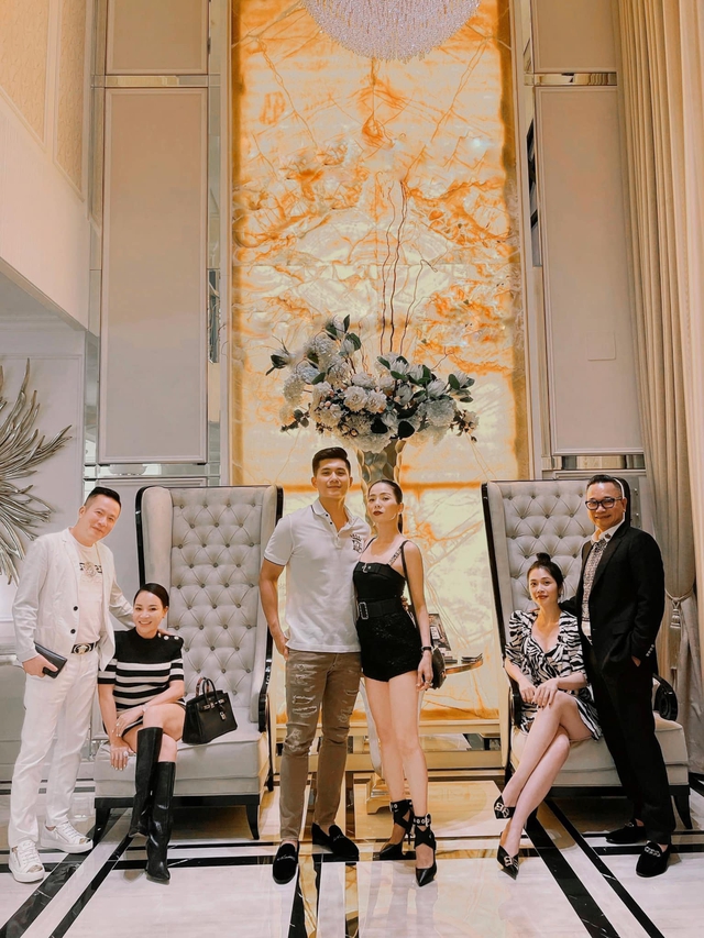 3 chị đẹp là đại gia kim cương của showbiz Việt: Người có 10 siêu thị, kẻ buồn lại mang tài sản ra đếm-8