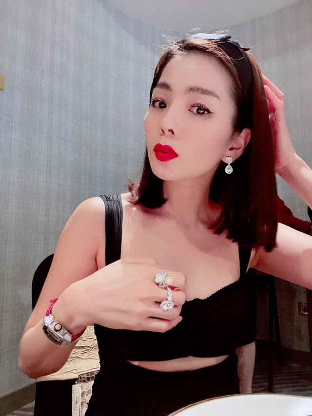 3 chị đẹp là đại gia kim cương của showbiz Việt: Người có 10 siêu thị, kẻ buồn lại mang tài sản ra đếm-5