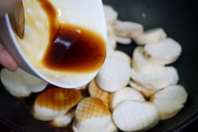 Loại rau trắng muốt bán đầy chợ, giá khoảng 70.000 đồng/kg, đem sốt dầu hào vừa ngon lại bổ-3