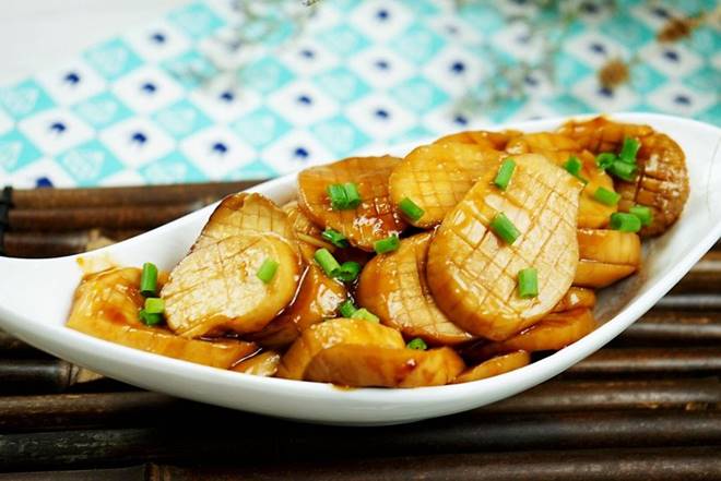 Loại rau trắng muốt bán đầy chợ, giá khoảng 70.000 đồng/kg, đem sốt dầu hào vừa ngon lại bổ-6