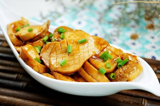 Loại rau trắng muốt bán đầy chợ, giá khoảng 70.000 đồng/kg, đem sốt dầu hào vừa ngon lại bổ-7