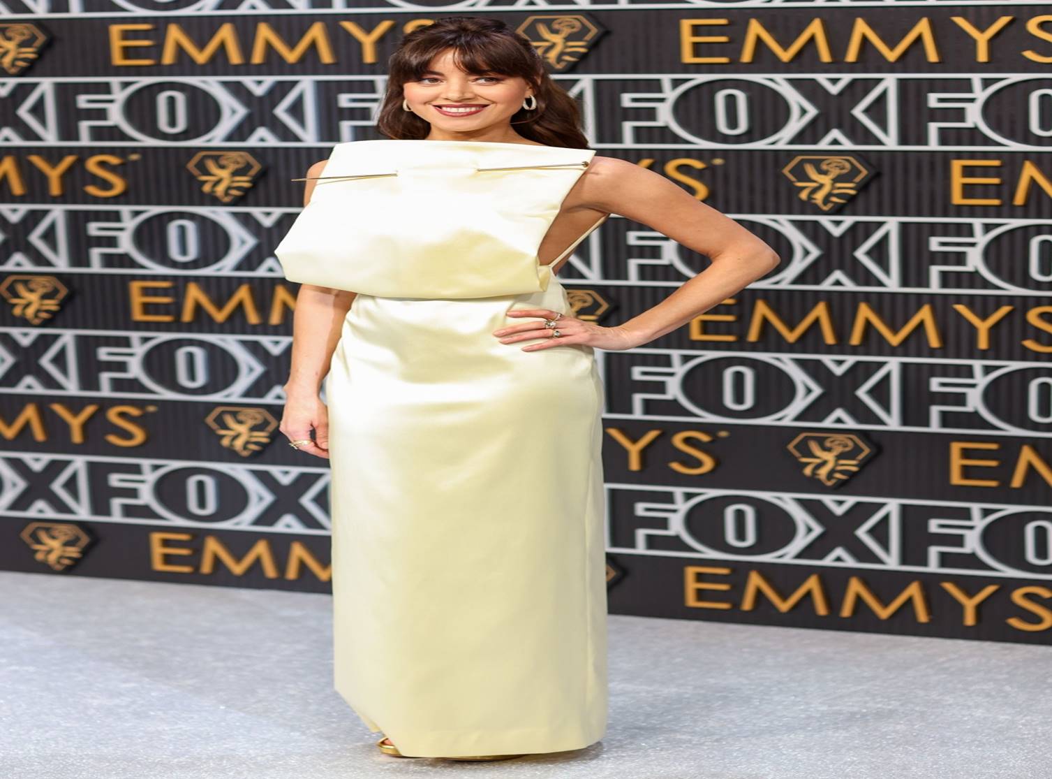 Những bộ cánh đẹp nhất trên thảm đỏ Emmy 2023-2