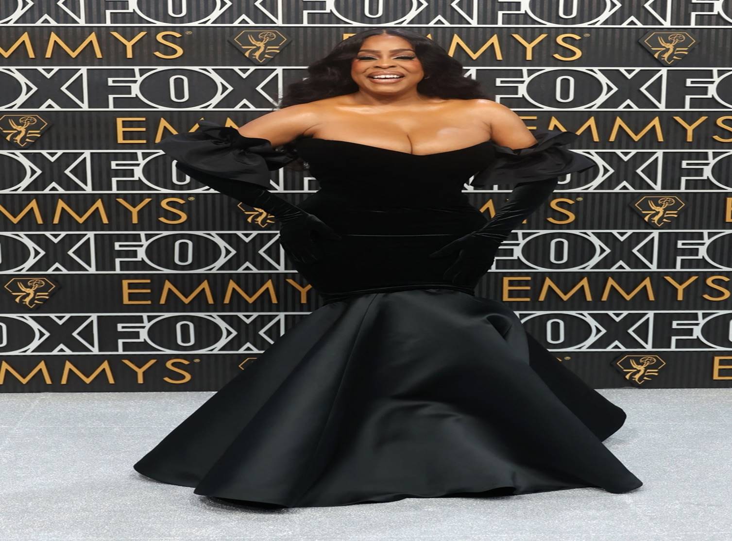 Những bộ cánh đẹp nhất trên thảm đỏ Emmy 2023-16