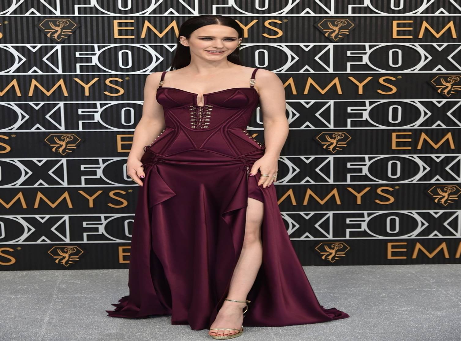 Những bộ cánh đẹp nhất trên thảm đỏ Emmy 2023-6