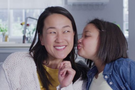 Nếu con bạn có 5 dấu hiệu này chứng tỏ bạn là bậc cha mẹ điểm 10, về già chỉ ngồi