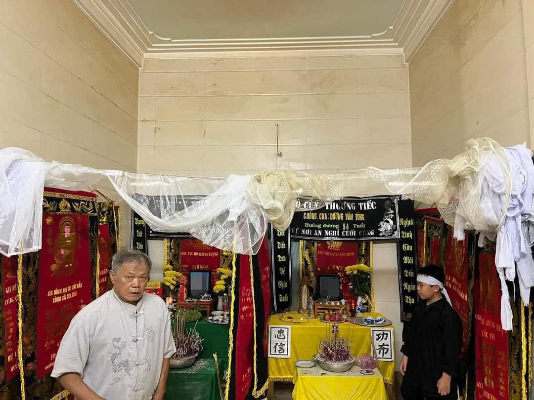 Bố vừa mất chưa được 100 ngày thì mẹ qua đời vì tai nạn, 2 đứa trẻ lâm cảnh mồ côi-1