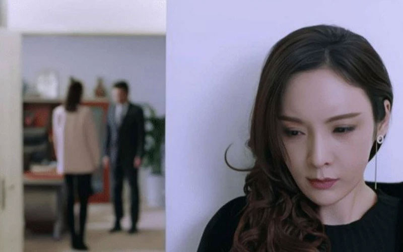 Câu nói đùa ác ý từ bạn thân của chồng làm tôi bật khóc trong ấm ức-1