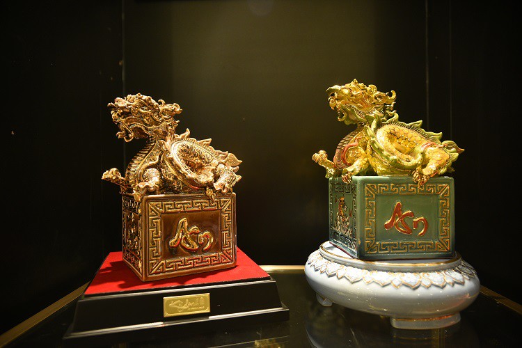 Cận cảnh quy trình làm linh vật rồng vàng giá hàng chục triệu đồng bán Tết-10