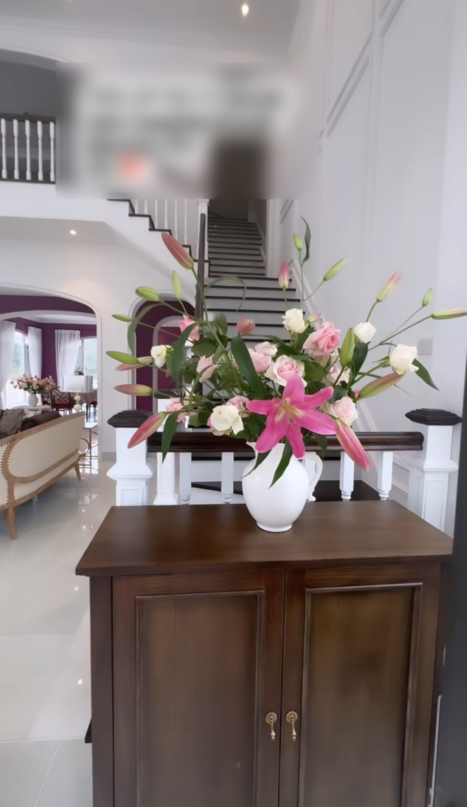 Lệ Quyên khoe toàn cảnh biệt thự mới xây xong ở Đà Lạt, gây chú ý là phòng của quý tử hào môn-5