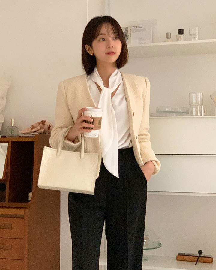 10 set trang phục màu trung tính cho những ai không thích diện đồ màu mè đón Tết-10