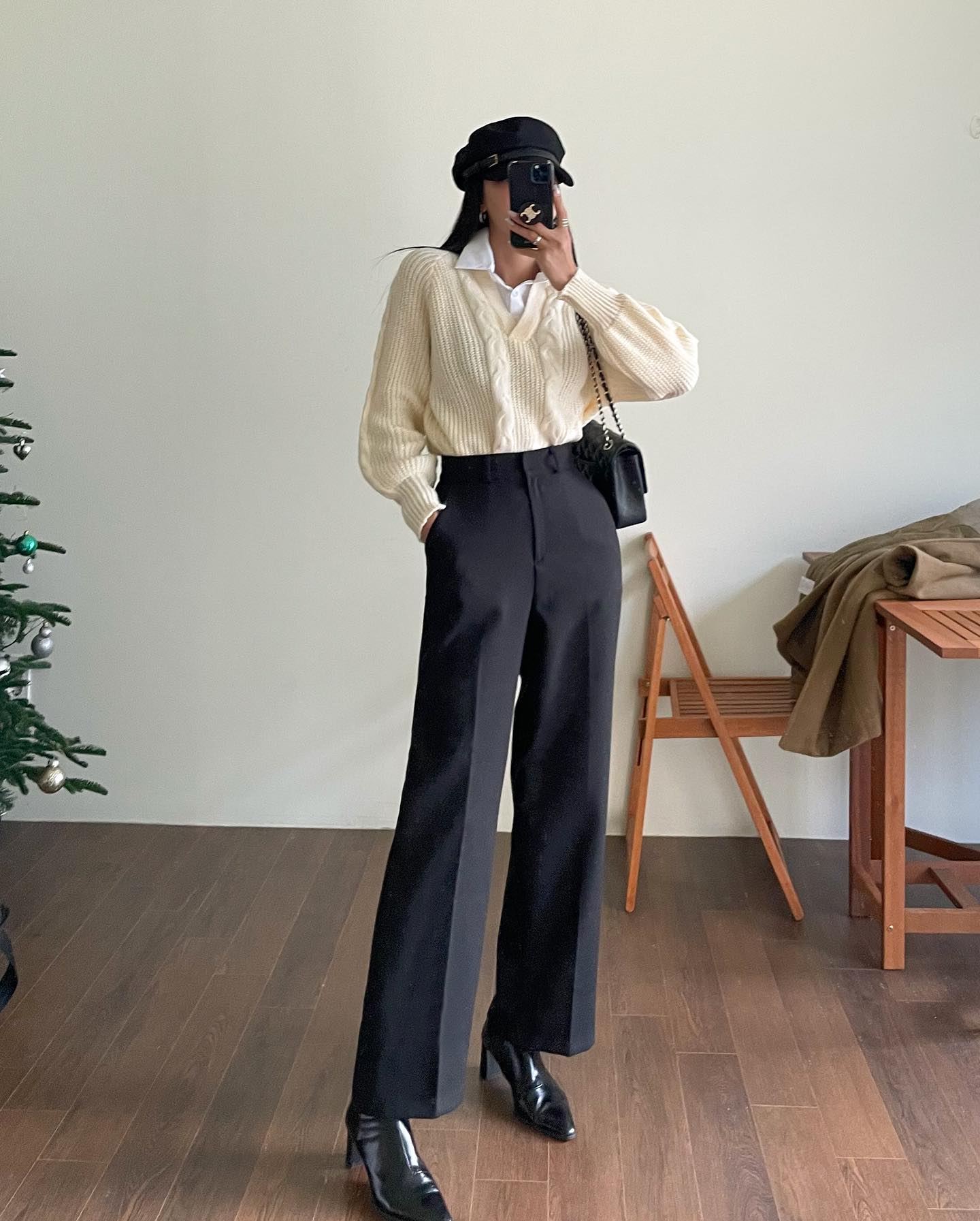 10 set trang phục màu trung tính cho những ai không thích diện đồ màu mè đón Tết-4