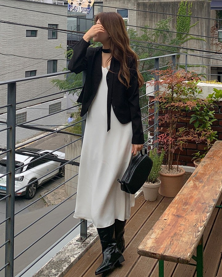 10 set trang phục màu trung tính cho những ai không thích diện đồ màu mè đón Tết-7