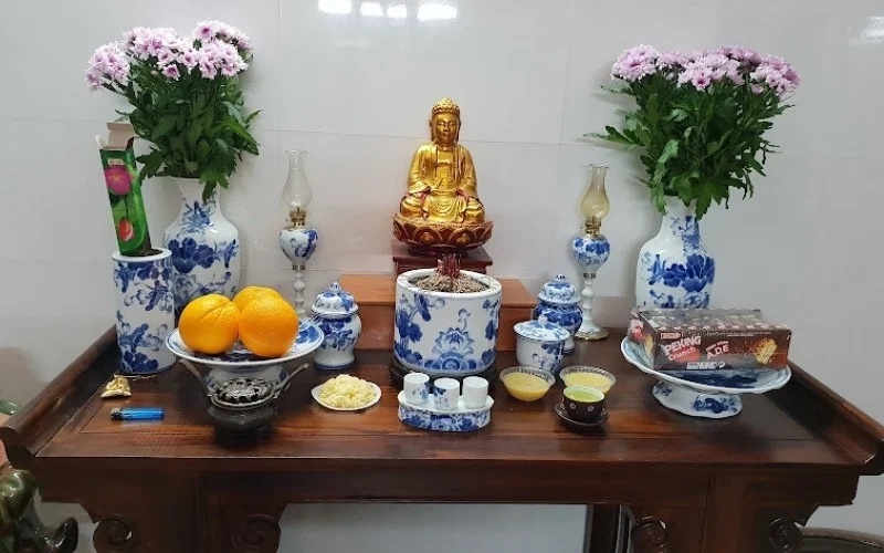 Nên đặt đèn dầu hay thắp đèn điện trên bàn thờ sẽ tốt hơn? Rất ít người biết câu trả lời-1