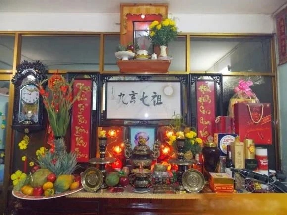 Nên đặt đèn dầu hay thắp đèn điện trên bàn thờ sẽ tốt hơn? Rất ít người biết câu trả lời-3